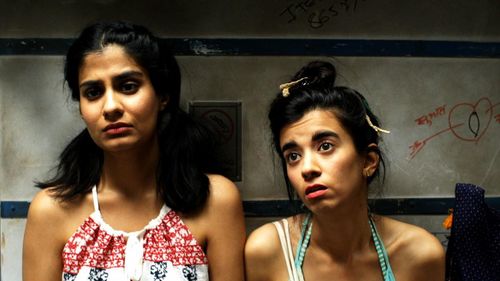 Saba Azad and Shreya Dhanwanthary in Ladies Room (2016)