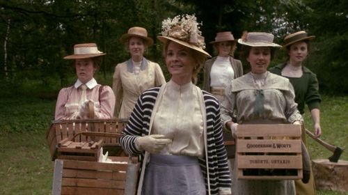 Jeanie Calleja, Emma Campbell, Helene Joy, Andrea Runge, Georgina Reilly, and Brittany Johnson in Murdoch Mysteries (200