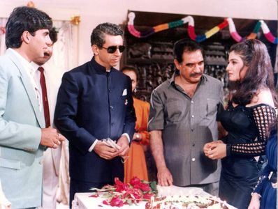 Kulbhushan Kharbanda, Akshay Kumar, Naseeruddin Shah, and Raveena Tandon