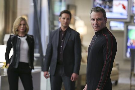 Calista Flockhart, Peter Facinelli, and Chris Vance in Supergirl (2015)