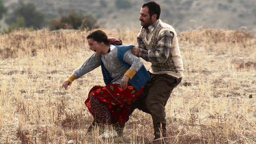 Deniz Hasgüler and Sabahattin Yakut in Jîn (2013)