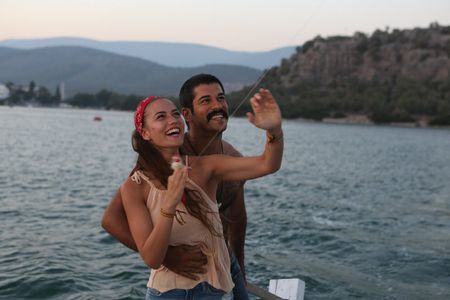 Fahriye Evcen Özçivit and Burak Özçivit in Ask Sana Benzer (2015)