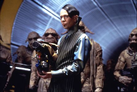 Gary Oldman and Clifton Lloyd Bryan in The Fifth Element (1997)