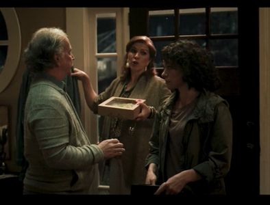 Tess Malis Kincaid in She-Hulk as Elaine Walters with Mark Linn Baker and Tatiana Maslany.