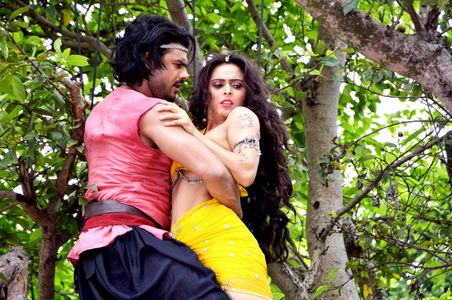 Madhurima Tuli and Vishal Aditya Singh in Chandrakanta (2017)