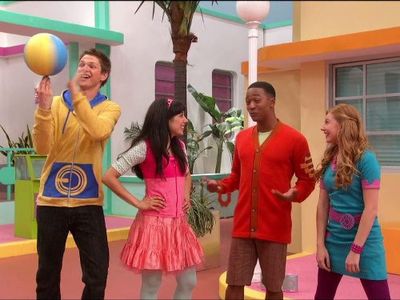 Thomas Hobson, Shayna Rose, Yvette Gonzalez-Nacer, and Jon Beavers in The Fresh Beat Band (2009)