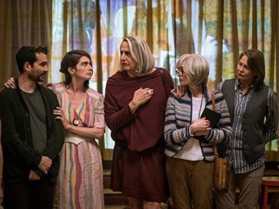 Gaby Hoffmann, Jeffrey Tambor, Jay Duplass, Cherry Jones, and Judith Light in Transparent (2014)