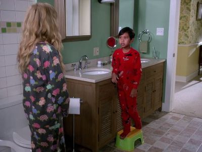 Allie Grant and Bryson Barretto in Suburgatory (2011)