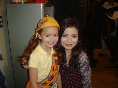 Miranda Cosgrove and Piper Mackenzie Harris in iCarly (2007)