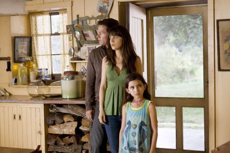 Mark Wahlberg, Zooey Deschanel, and Ashlyn Sanchez in The Happening (2008)