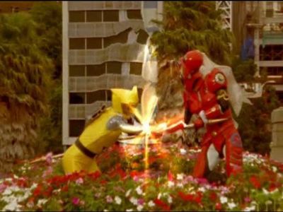 Pua Magasiva and Glenn McMillan in Power Rangers Ninja Storm (2003)