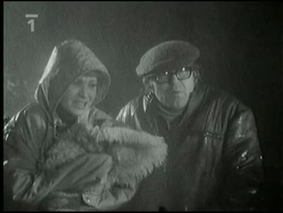 Jirí Hrzán and Daniela Kolárová in Svatba v terénu (1972)