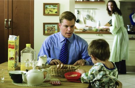 Matt Damon, Amanda Peet, and Steven Hinkle in Syriana (2005)