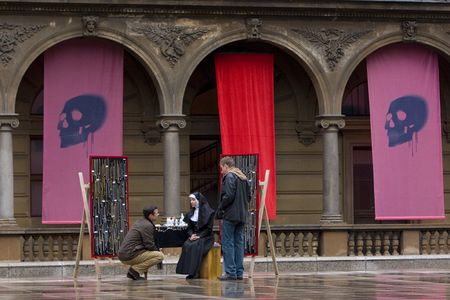 Liev Schreiber, David Thewlis, and Alessandra Vanzi in The Omen (2006)