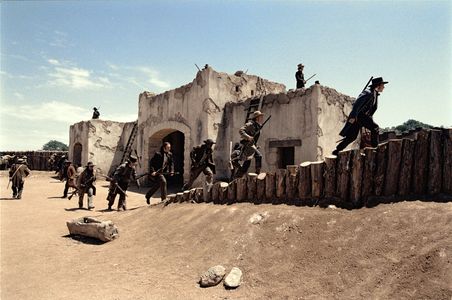 Billy Bob Thornton and Leon Rippy in The Alamo (2004)