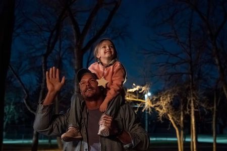 Emily Mitchell and Alan Ritchson in Ordinary Angels (2024)