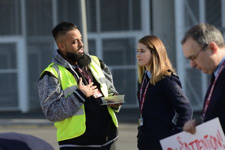 Liz Kingsman and Guz Khan in Borderline (2016)