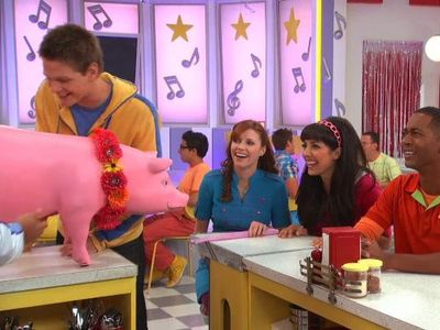 Thomas Hobson, Tara Perry, Yvette Gonzalez-Nacer, and Jon Beavers in The Fresh Beat Band (2009)