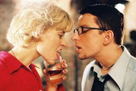 Malgorzata Foremniak and Radoslaw Kaim in Jak to sie robi z dziewczynami (2002)