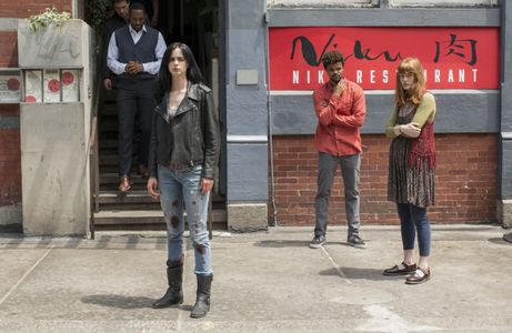 Krysten Ritter, Colby Minifie, Eka Darville, Ryan Farrell, and Paul Pryce in Jessica Jones (2015)