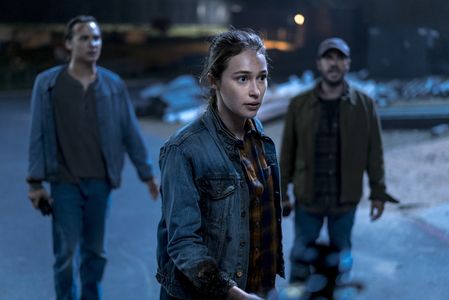 Frank Dillane, Sebastian Sozzi, and Alycia Debnam-Carey in Fear the Walking Dead (2015)