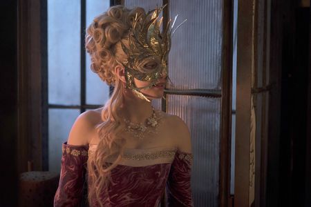 Stefanie Martini in Emerald City (2016)