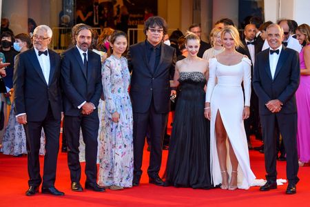 Bong Joon Ho, Saverio Costanzo, Sarah Gadon, Alberto Barbera, Virginie Efira, and Chloé Zhao at an event for Parallel Mo