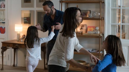 Bérénice Bejo, Cédric Kahn, Margaux Soentjens, and Jade Soentjens in After Love (2016)