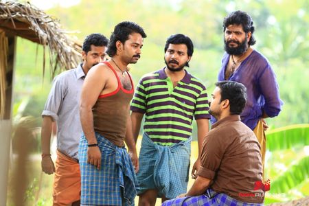 Kunchacko Boban, Aneesh Menon, S.V. Krishna Shankar, and Nandhan Unni in Valliyum Thetti Pulliyum Thetti (2016)