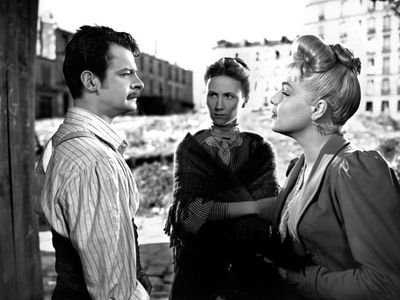 Odette Barencey, Serge Reggiani, and Simone Signoret in Casque d'Or (1952)