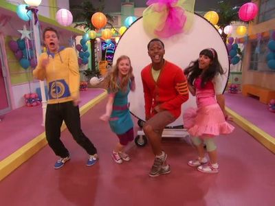 Thomas Hobson, Shayna Rose, Yvette Gonzalez-Nacer, and Jon Beavers in The Fresh Beat Band (2009)