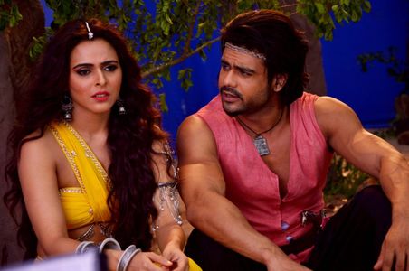 Madhurima Tuli and Vishal Aditya Singh in Chandrakanta (2017)