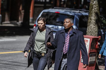 Mekhi Phifer and Peyton List in Frequency (2016)