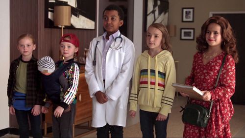 Marlow Barkley, Ella Allan, Mia Allan, Devin Trey Campbell, and Tyler Wladis in Single Parents: Welcome to Hell, Sickos!