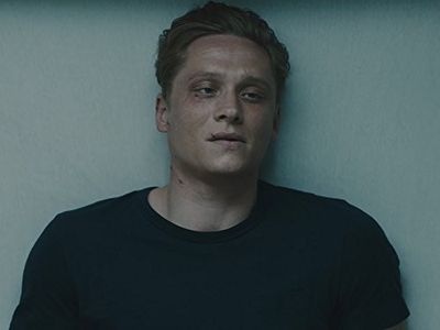 Matthias Schweighöfer in You Are Wanted (2017)