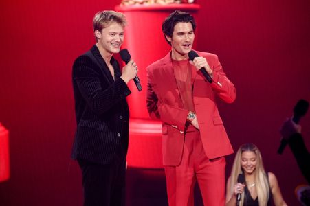 Kevin Mazur, Madelyn Cline, Chase Stokes, and Rudy Pankow at an event for 2021 MTV Movie & TV Awards (2021)