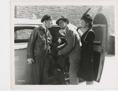 Tom Dugan, Barbara Read, and Kane Richmond in The Shadow Returns (1946)