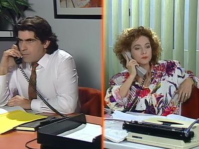 Giannis Bezos and Natalia Tsaliki in Tha miliseis me to dikigoro mou (1992)