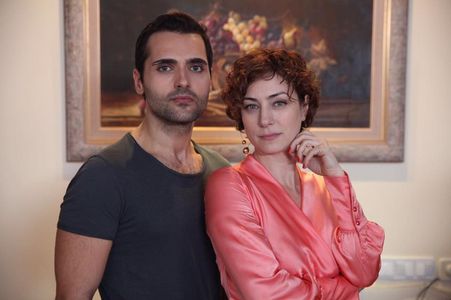 Sanem Çelik and Yalcin Hafizoglu in Eskiya Dünyaya Hükümdar Olmaz (2015)