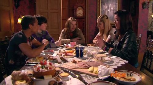 Nathalia Ramos, Jade Ramsey, Ana Mulvoy Ten, Brad Kavanagh, and Alex Sawyer in House of Anubis (2011)