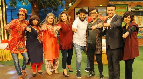 Anu Malik, Farah Khan, Sonu Nigam, Ali Asgar, Sunil Grover, Kiku Sharda, Kapil Sharma, and Sugandha Mishra in The Kapil 