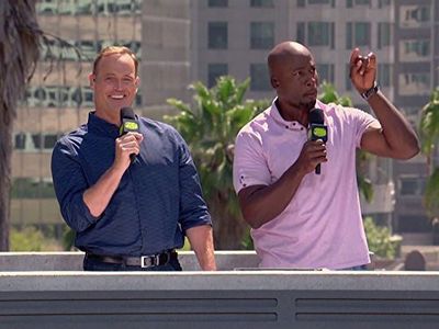 Matt Iseman and Akbar Gbajabiamila in Team Ninja Warrior (2016)