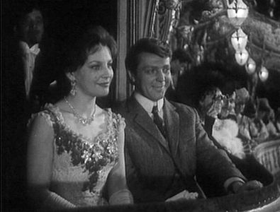 Elza Lezhdey and Oleg Strizhenov in V myortvoy petle (1963)