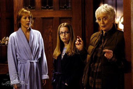 Barbara Barrie, Britt McKillip, and Cynthia Stevenson in Dead Like Me (2003)