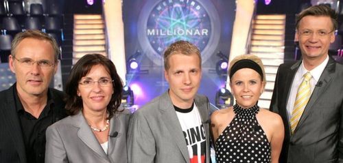 Reinhold Beckmann, Günther Jauch, Michaela Schaffrath, Oliver Pocher, and Andrea Ypsilanti in Wer wird Millionär? (1999)