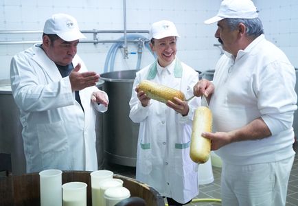 Emeril Lagasse and Nancy Silverton in Eat the World with Emeril Lagasse (2016)