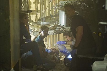 Rob Lowe, Jillian Murray, Benjamin Hollingsworth, and Emily Tyra in Code Black (2015)