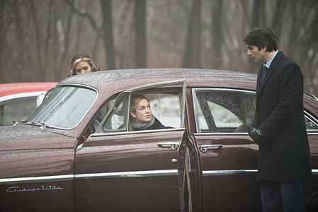 Brandon Routh, Caity Lotz, and Ciara Renée in DC's Legends of Tomorrow (2016)