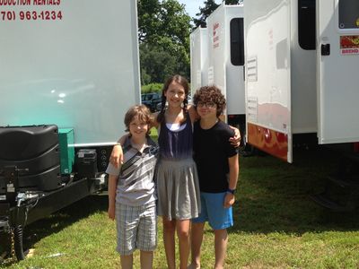 Kyle Red Silverstein, Emma Furhmann, Braxton Beckham on the set of The Familymoon