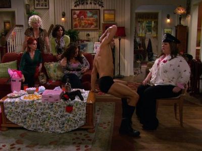 Swoosie Kurtz, Holly Robinson Peete, T.J. Hoban, Melissa McCarthy, and Katy Mixon in Mike & Molly (2010)